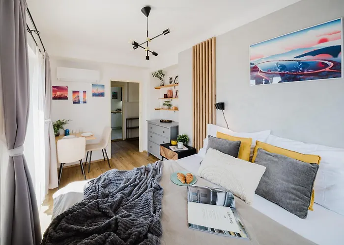 Days - Cozy With Rooftop Terrace In Hip Letna Appartement Prague