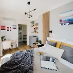 Days - Cozy With Rooftop Terrace In Hip Letna شقة براغ