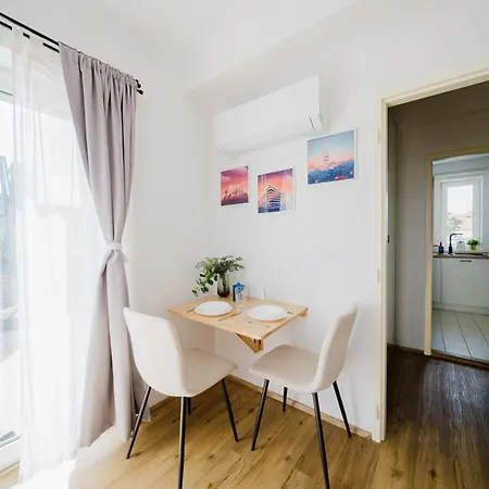 Days - Cozy With Rooftop Terrace In Hip Letna *