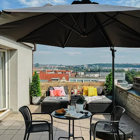 Days - Cozy With Rooftop Terrace In Hip Letna Διαμέρισμα
